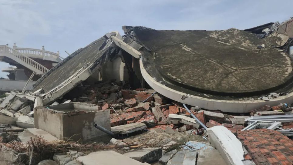 Nguyên nhân nhiều biệt thự ven biển Hà Tĩnh đổ sập trong bão số 10 Nguyên nhân nhiều biệt thự ven biển Hà Tĩnh đổ sập trong bão số 10