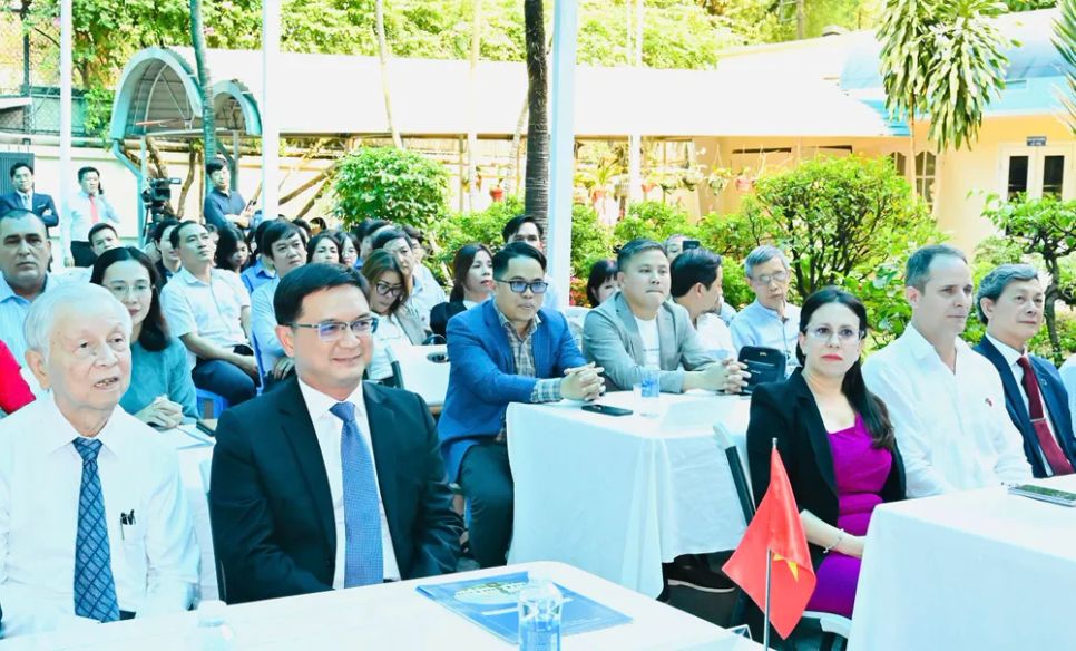 Phó Chủ tịch UBND TPHCM Nguyễn Mạnh Cường (thứ hai từ trái qua) tại buổi lễ. Ảnh: VIỆT DŨNG