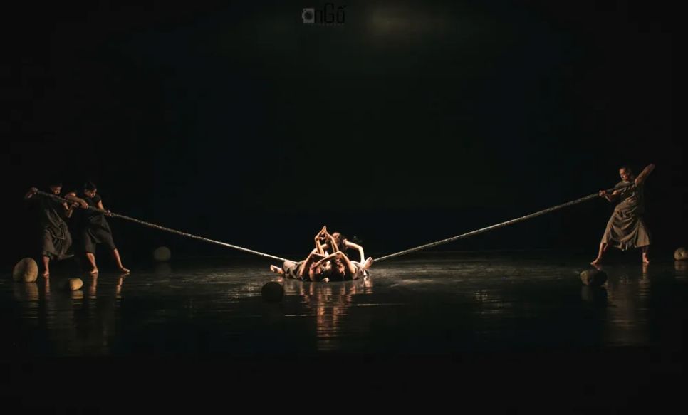 Sáng đèn vở múa đương đại “Đa Thức”