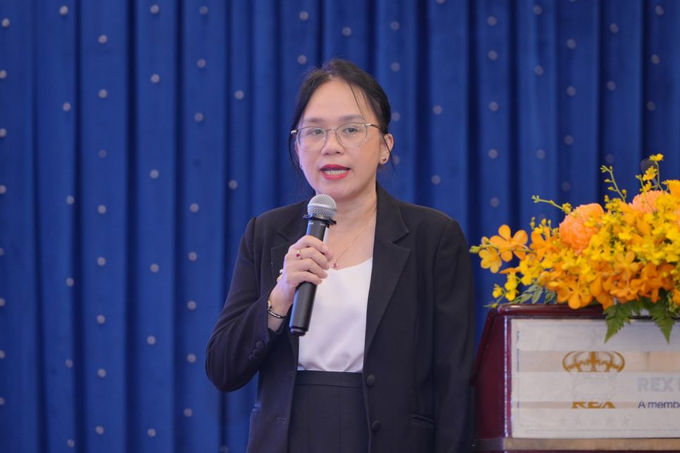 PGS-TS. Thái Thị Tuyết Dung - Trưởng ban Ban Pháp chế, ĐHQG-TP.HCM thẳng thắn chỉ ra những khó khăn cản trở mối liên kết “ba nhà”