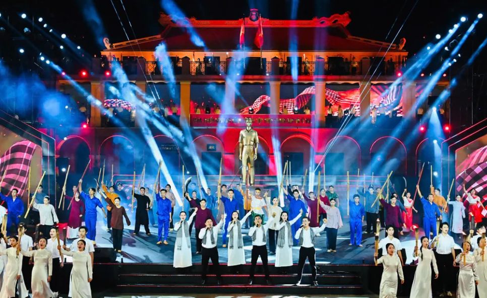 Cầu truyền hình kỷ niệm 85 năm Ngày Bác Hồ về nước, khơi dậy khát vọng xây dựng Việt Nam hùng cường