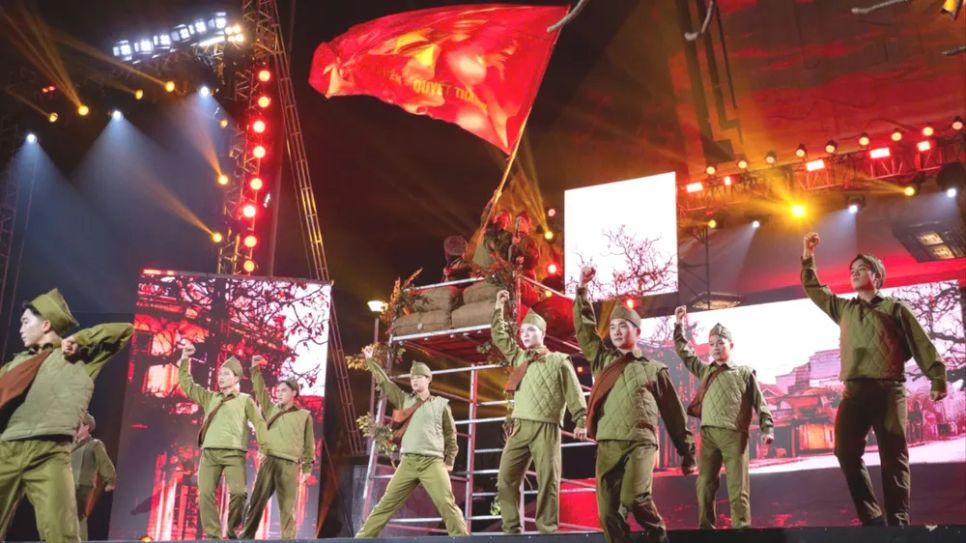 Cầu truyền hình kỷ niệm 85 năm Ngày Bác Hồ về nước trực tiếp lãnh đạo cách mạng Việt Nam. Ảnh: VIẾT CHUNG