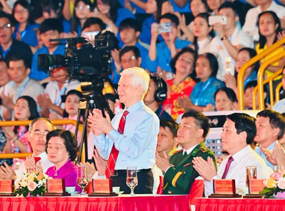 Nguyên Chủ tịch nước Nguyễn Minh Triết dự chương trình. Ảnh: VIỆT DŨNG