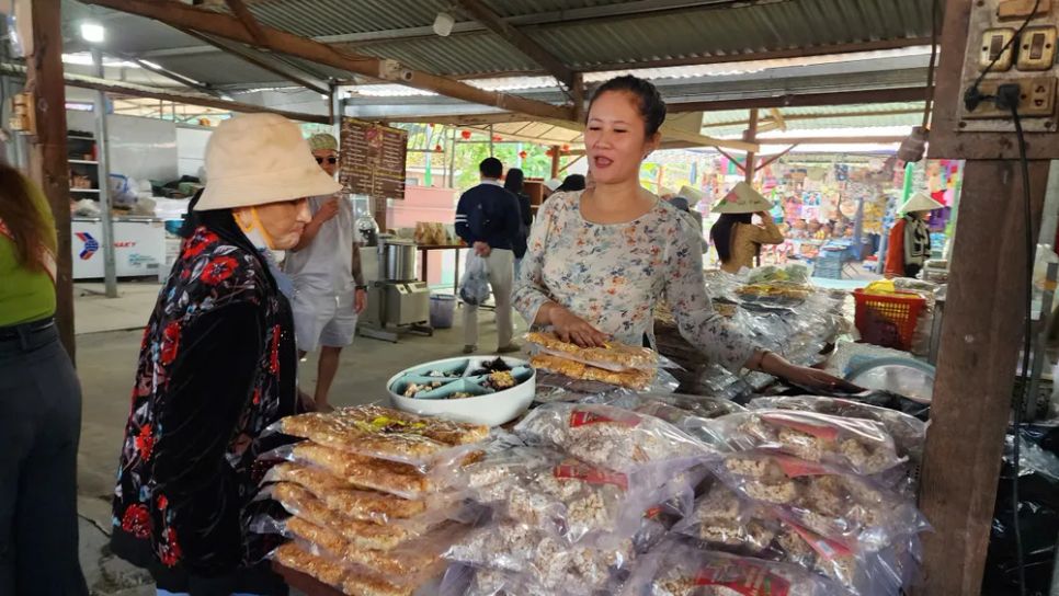 Giữ lửa các làng nghề làm bánh kẹo truyền thống ở miền Tây