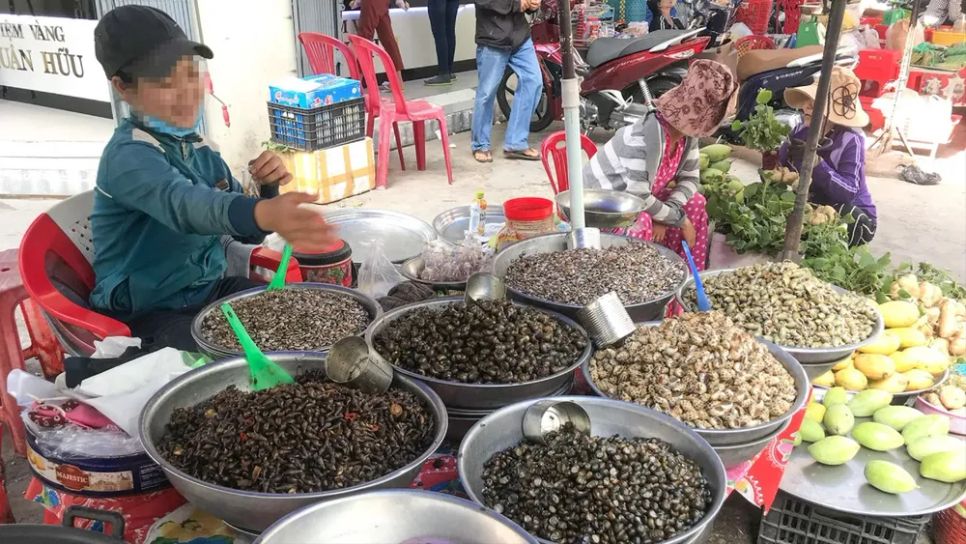 Mù mờ chất lượng, người tiêu dùng 'nhắm mắt' ăn... ốc Mù mờ chất lượng, người tiêu dùng 'nhắm mắt' ăn... ốc