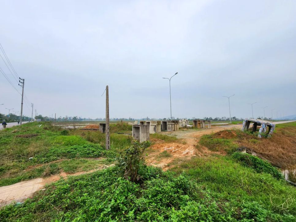 Vướng mắc đấu nối, đường vành đai hơn trăm tỷ đồng ở Hồng Lĩnh bị “tắc” hai đầu