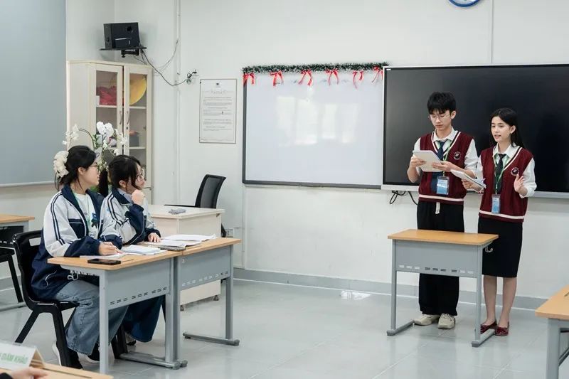 Dù không thuận lợi về khoảng cách địa lý, Tiến Minh và Duy Đan vẫn giữ được kết nối và thấu hiểu để có sự phối hợp ăn ý trong hành trình chinh phục cuộc thi Tiếng nói Xanh. Dù không thuận lợi về khoảng cách địa lý, Tiến Minh và Duy Đan vẫn giữ được kết nối và thấu hiểu để có sự phối hợp ăn ý trong hành trình chinh phục cuộc thi Tiếng nói Xanh.