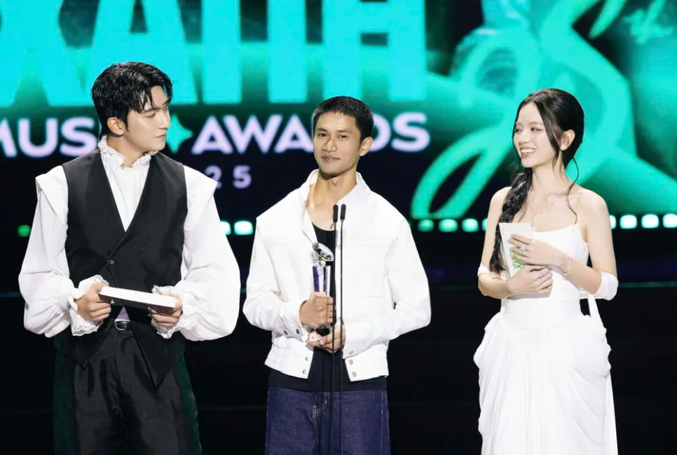 Ca sĩ - nhạc sĩ Nguyễn Hùng Ca sĩ - nhạc sĩ Nguyễn Hùng