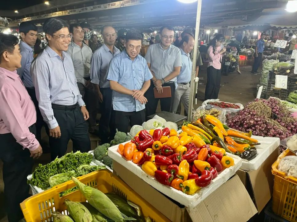 Không khí tết rộn ràng tại các chợ đầu mối TPHCM 