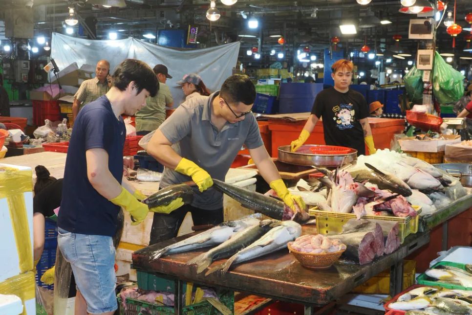 Không khí tết rộn ràng tại các chợ đầu mối TPHCM 