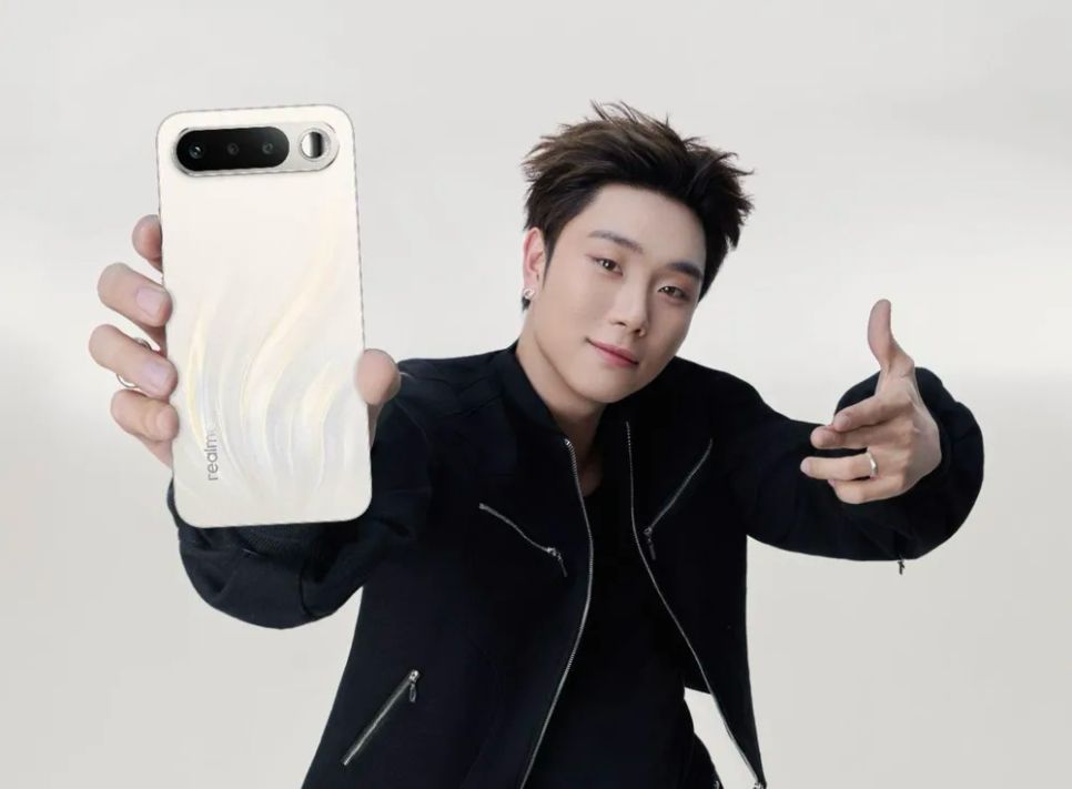 Nhiều KOL cùng nghệ sĩ trẻ làm đại sứ sản phẩm Realme 16 Pro và 16 5G