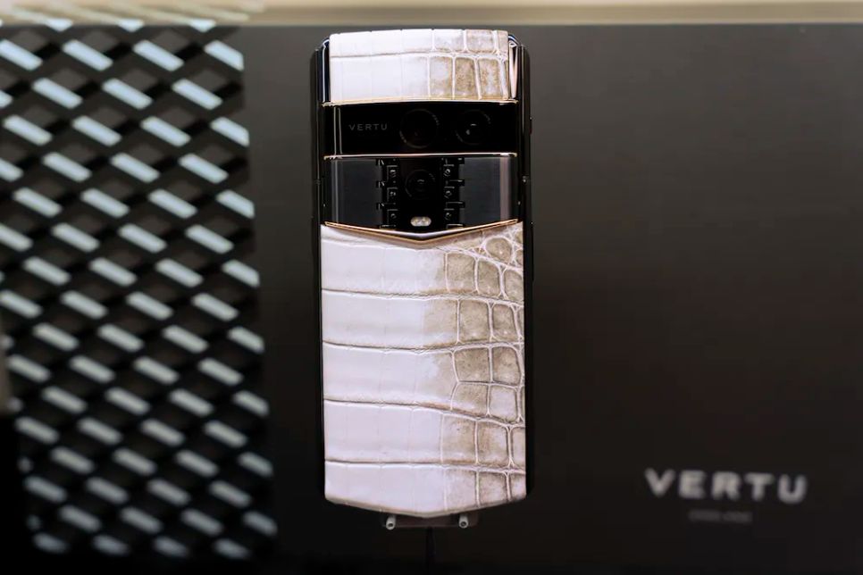 Vertu giới thiệu phiên bản Agent Q đặc biệt tại Việt Nam