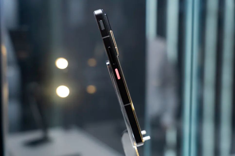 Vertu giới thiệu phiên bản Agent Q đặc biệt tại Việt Nam