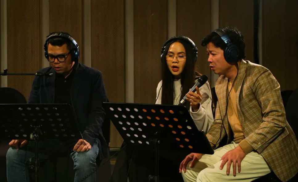 NSƯT Vũ Thắng Lợi và ê kíp thu âm album NSƯT Vũ Thắng Lợi và ê kíp thu âm album