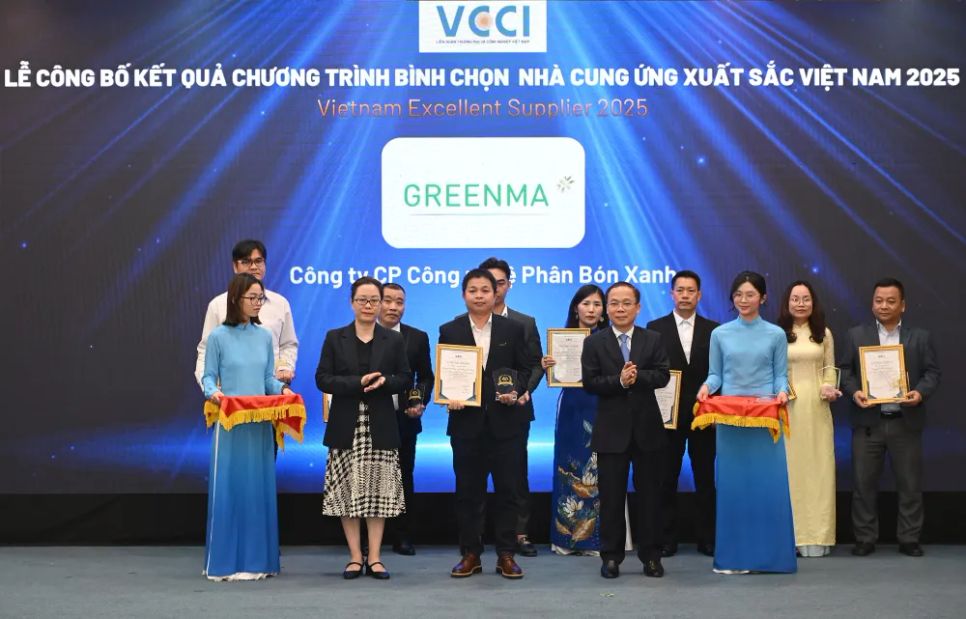 Ông Phạm Vinh Sơn, Giám đốc Công ty cổ phần Công nghệ Phân bón Xanh (Greenma) nhận vinh danh tại chương trình Bình chọn Nhà cung ứng xuất sắc Việt Nam 2025 Ông Phạm Vinh Sơn, Giám đốc Công ty cổ phần Công nghệ Phân bón Xanh (Greenma) nhận vinh danh tại chương trình Bình chọn Nhà cung ứng xuất sắc Việt Nam 2025