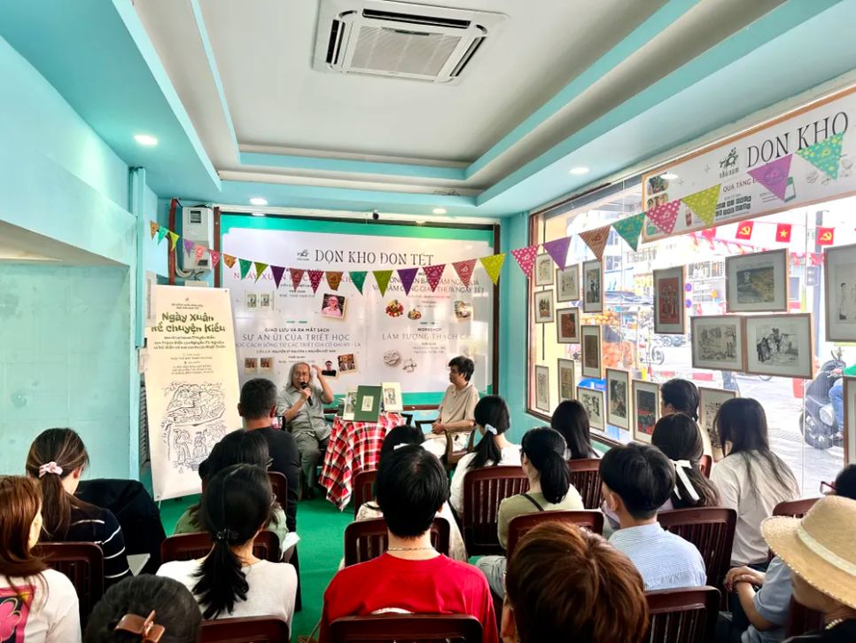 Chương trình được tổ chức trong không gian ấm cúng, với sự góp mặt của nhiều bạn trẻ Chương trình được tổ chức trong không gian ấm cúng, với sự góp mặt của nhiều bạn trẻ