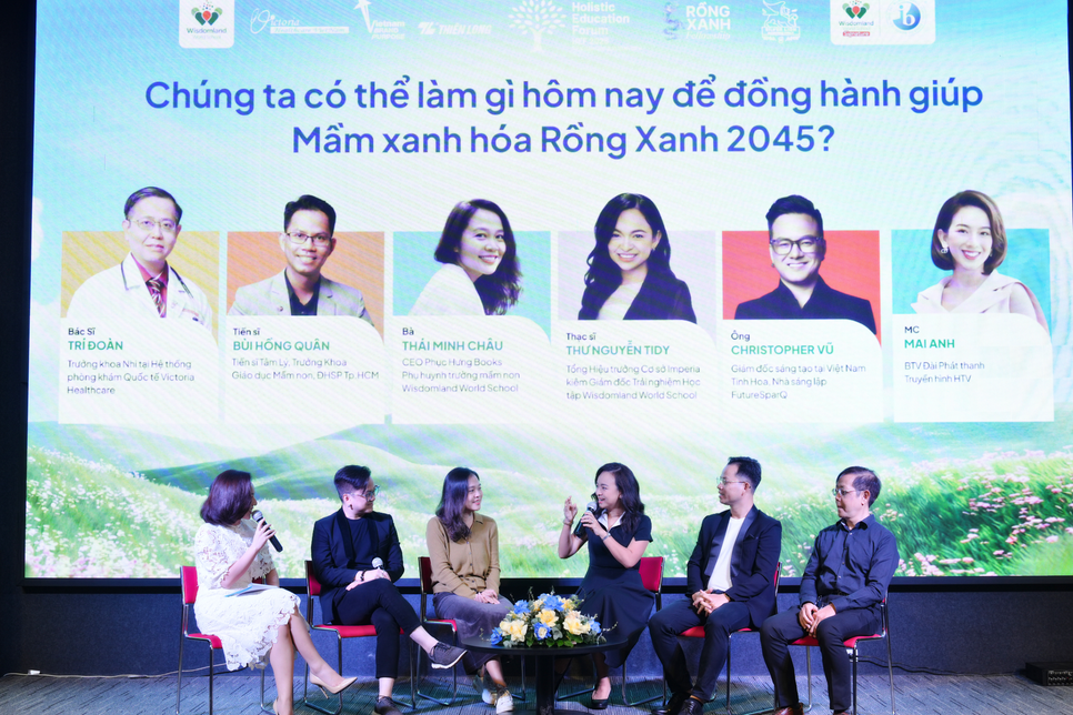 Các chuyên gia chia sẻ tại Diễn đàn Các chuyên gia chia sẻ tại Diễn đàn