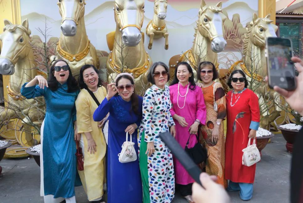 Rộn ràng khai mạc Lễ hội Tết Việt Bính Ngọ 2026