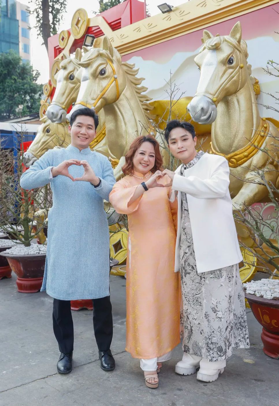 Người mẫu Đức Anh, ca sĩ Ngọc Linh, ca sĩ Trương Trần Anh Duy tại chương trình. Ảnh: VÕ SĨ ĐIỀU