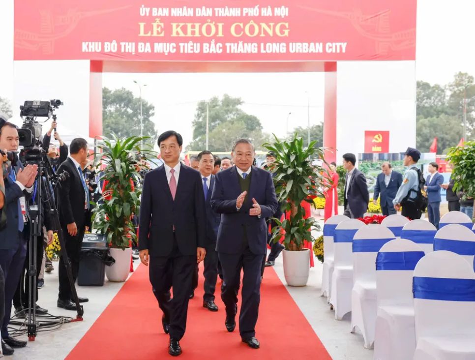 Tổng Bí thư Tô Lâm và Bí thư Thành ủy Hà Nội Nguyễn Duy Ngọc tới dự lễ khởi công dự án Khu đô thị đa mục tiêu Bắc Thăng Long - Urban City. Ảnh: VIẾT CHUNG Tổng Bí thư Tô Lâm và Bí thư Thành ủy Hà Nội Nguyễn Duy Ngọc tới dự lễ khởi công dự án Khu đô thị đa mục tiêu Bắc Thăng Long - Urban City. Ảnh: VIẾT CHUNG