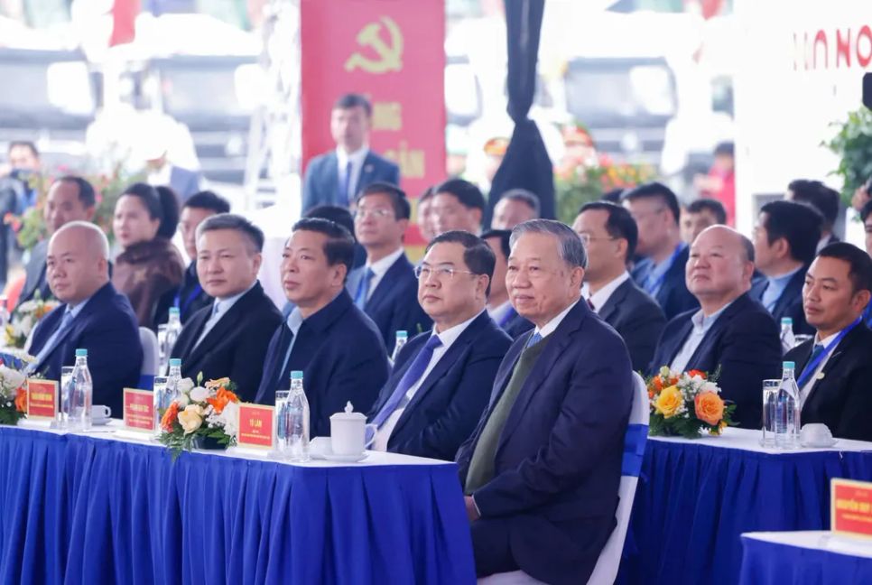 Tổng Bí thư Tô Lâm và các đại biểu dự lễ khởi công dự án Khu đô thị đa mục tiêu Bắc Thăng Long - Urban City. Ảnh: VIẾT CHUNG Tổng Bí thư Tô Lâm và các đại biểu dự lễ khởi công dự án Khu đô thị đa mục tiêu Bắc Thăng Long - Urban City. Ảnh: VIẾT CHUNG