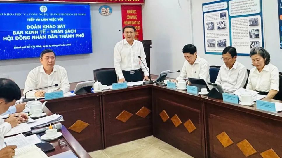 Giám đốc Sở KH-CN TPHCM báo cáo tại buổi khảo sát Giám đốc Sở KH-CN TPHCM báo cáo tại buổi khảo sát