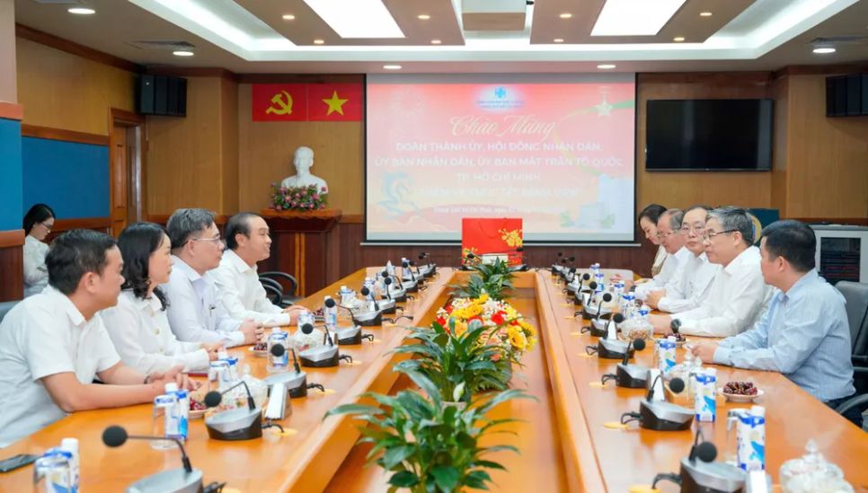 Lãnh đạo TPHCM thăm và chúc tết các bệnh viện