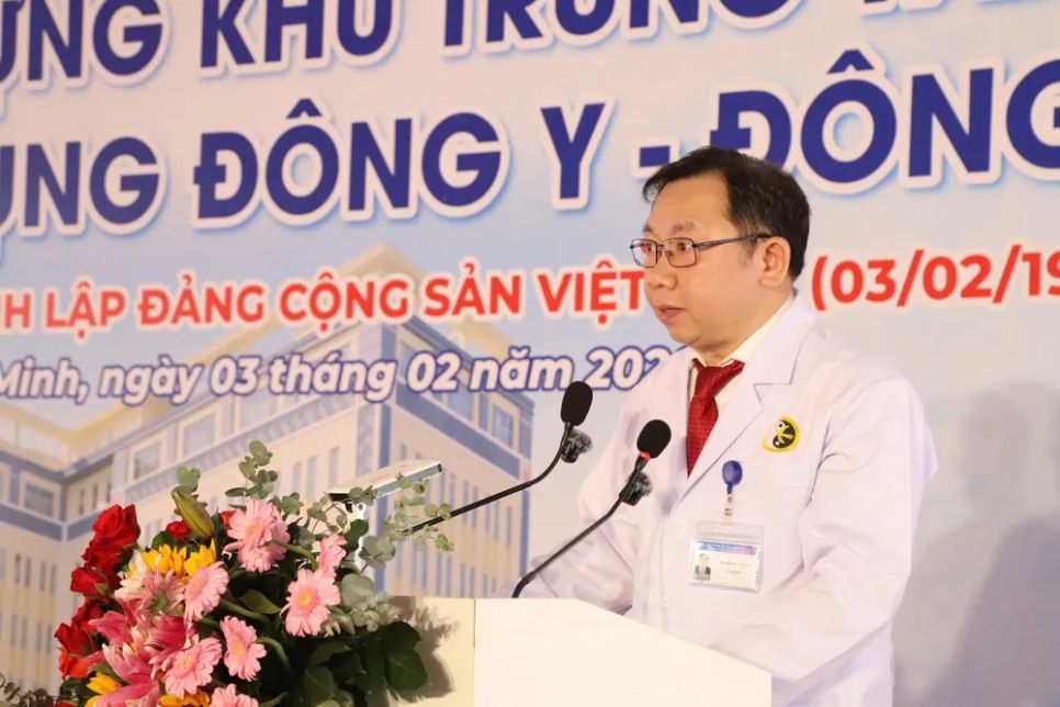 BS-CK2 Hồ Văn Hân, Giám đốc Viện Y dược học Dân tộc TPHCM phát biểu tại buổi lễ
