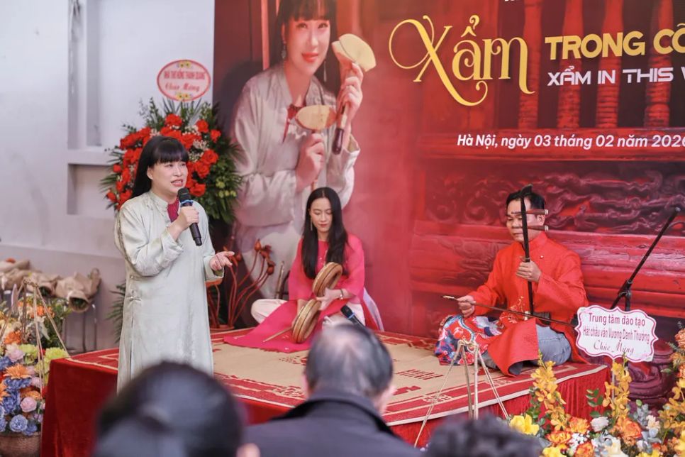 Nghệ sĩ Mai Tuyết Hoa trong buổi ra mắt 