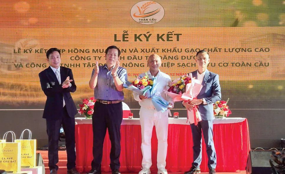 Tập đoàn Nông nghiệp Sạch Hữu cơ Toàn Cầu ký kết hợp đồng với các đối tác.