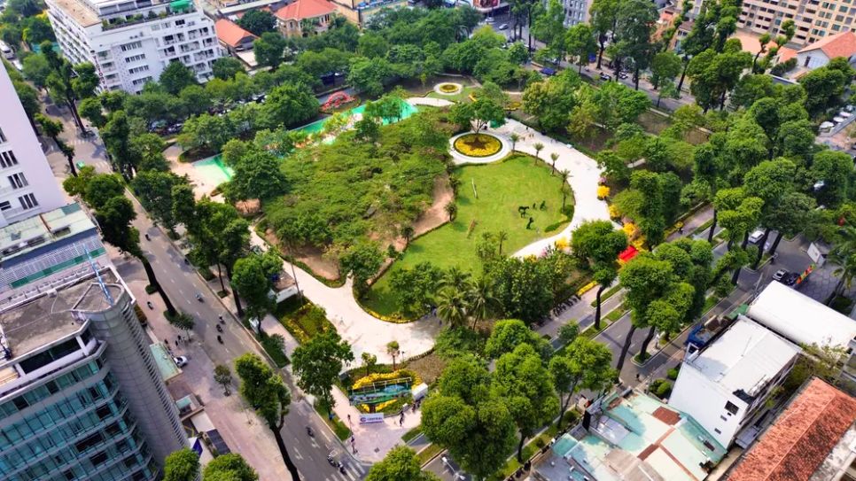 Khu đất nhà thi đấu Phan Đình Phùng sau khi được chỉnh trang để người dân vui chơi dịp tết Bính Ngọ