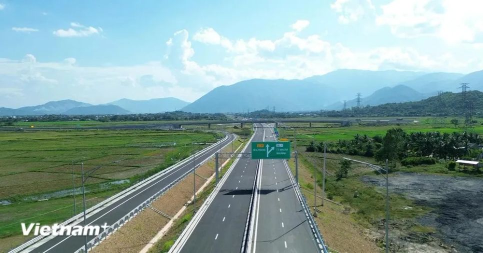 Tăng cường an toàn giao thông các tuyến cao tốc dịp Tết Nguyên đán