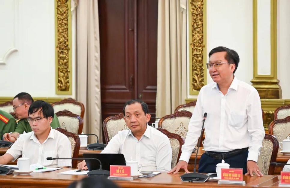 Đại biểu thảo luận tại cuộc họp