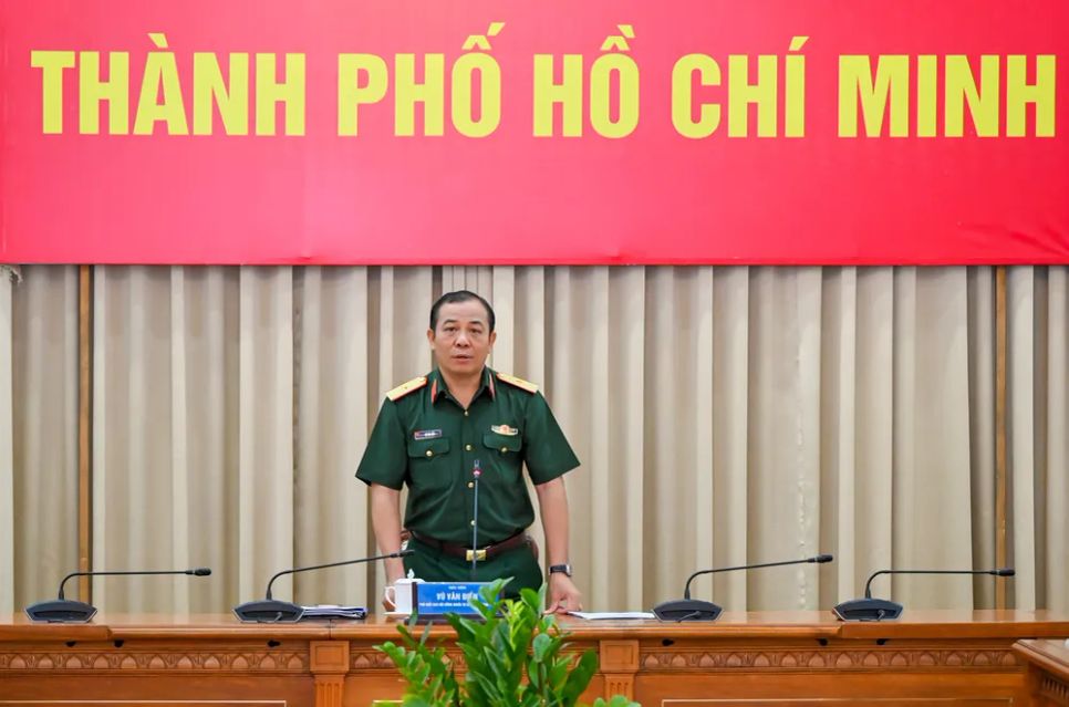 Thiếu tướng Vũ Văn Điền phát biểu kết luận cuộc họp