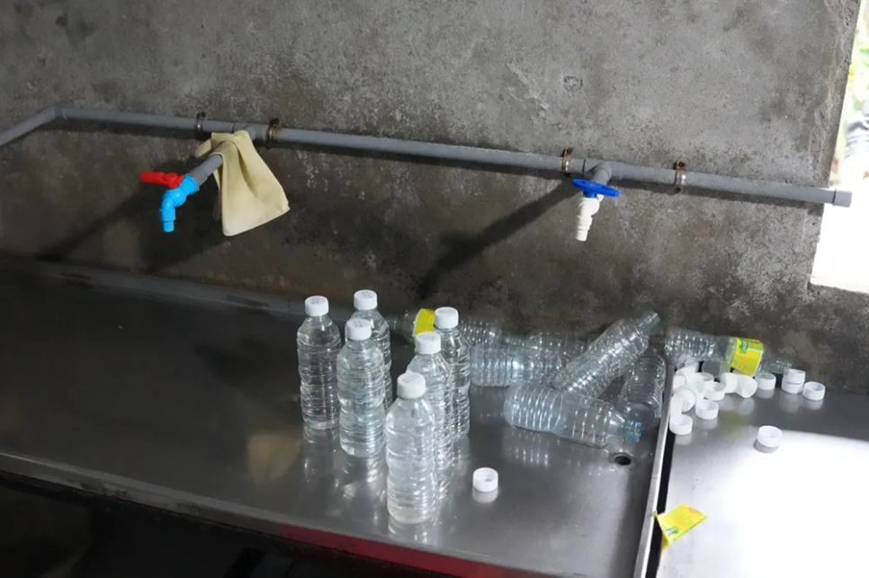 Khu vực san chiết giấm giả tại cơ sở sản xuất của Lê Thị Lộc. Ảnh: CACC