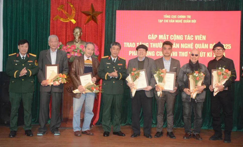 Những tác giả được trao tặng thưởng của Tạp chí Văn nghệ Quân đội