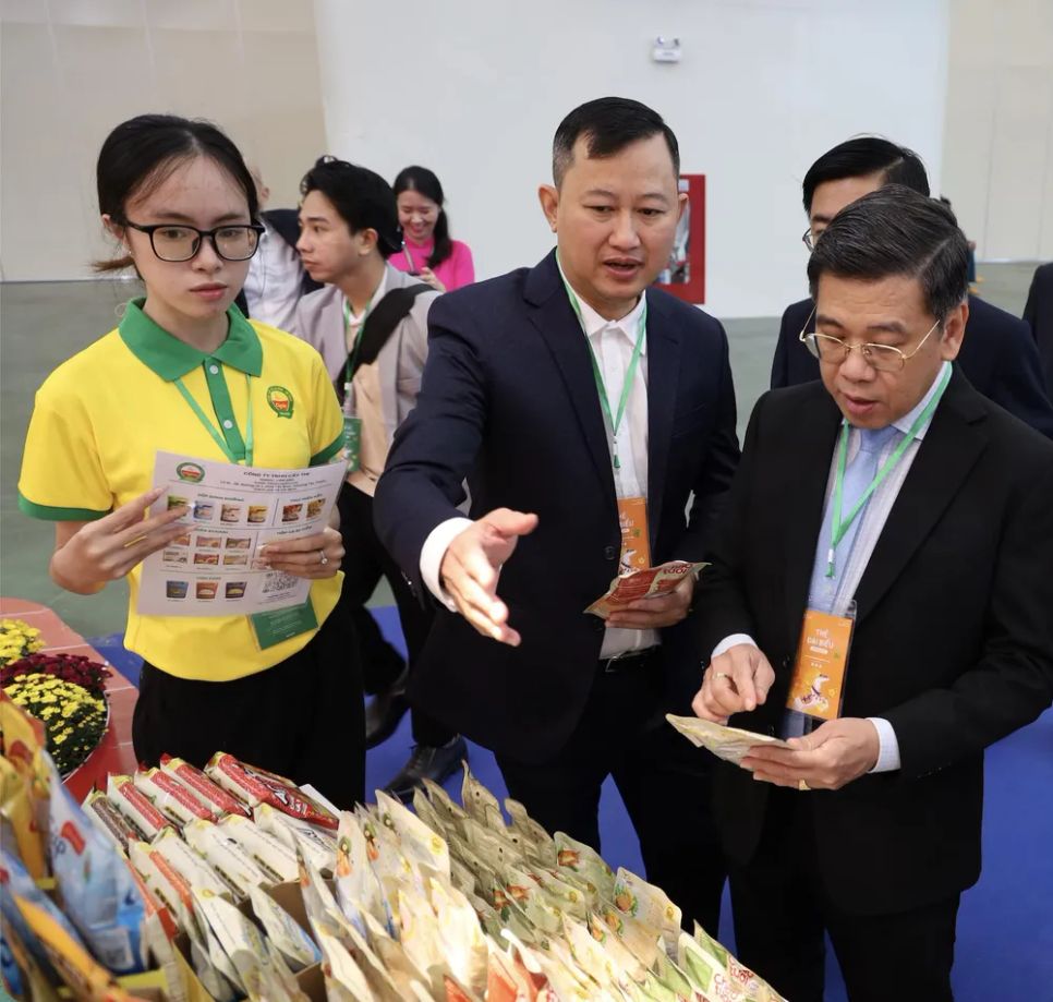 Sản phẩm OCOP của doanh nghiệp TPHCM được ITPC trưng bày giới thiệu tại Hội chợ Mùa xuân lần thứ nhất năm 2026, diễn ra TP Hà Nội