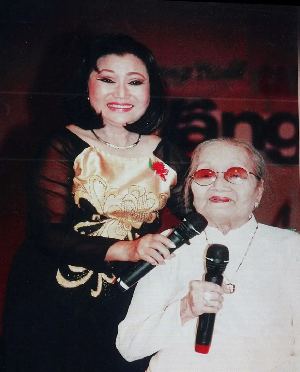 NSND Bảy Nam và NSND Kim Cương. Ảnh: TƯ LIỆU