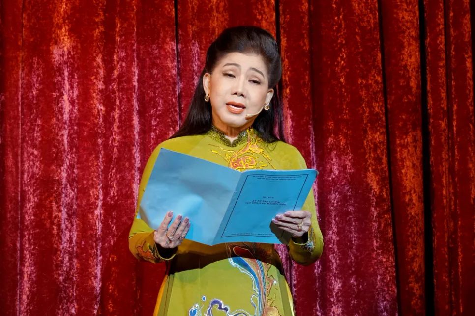 NSND Phượng Loan biểu diễn bài ca cổ 