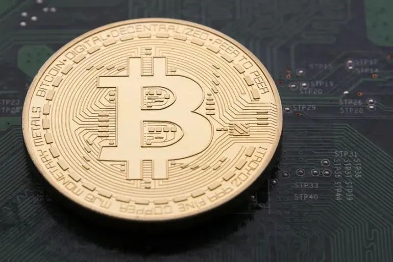 Biểu tượng tiền số bitcoin. Ảnh: AL JAZEERA