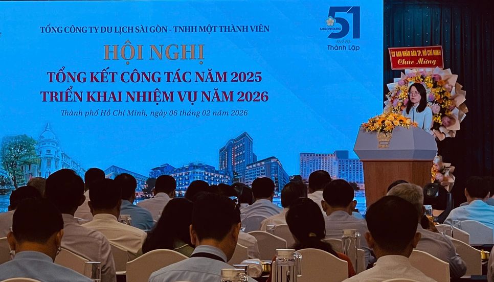 Bà Nguyễn Thị Ánh Hoa - Chủ tịch Hội đồng Thành viên Saigontourist Group phát biểu tại hội nghị