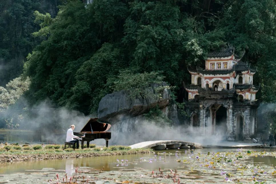 Một cảnh trong MV