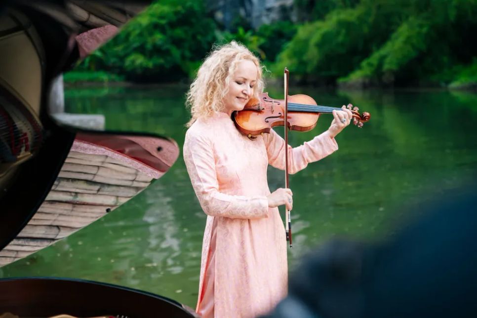 Một cảnh trong MV