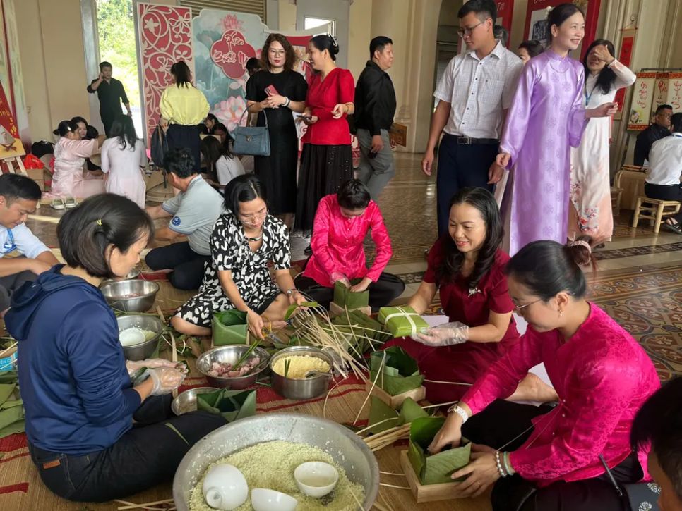 Khai mạc chuỗi hoạt động “Mừng Xuân Bính Ngọ – Mừng Đảng quang vinh” Khai mạc chuỗi hoạt động “Mừng Xuân Bính Ngọ – Mừng Đảng quang vinh”