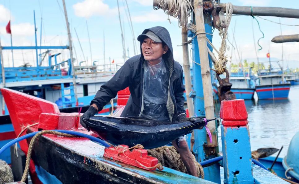 Nụ cười mãn nguyện trên gương mặt những 