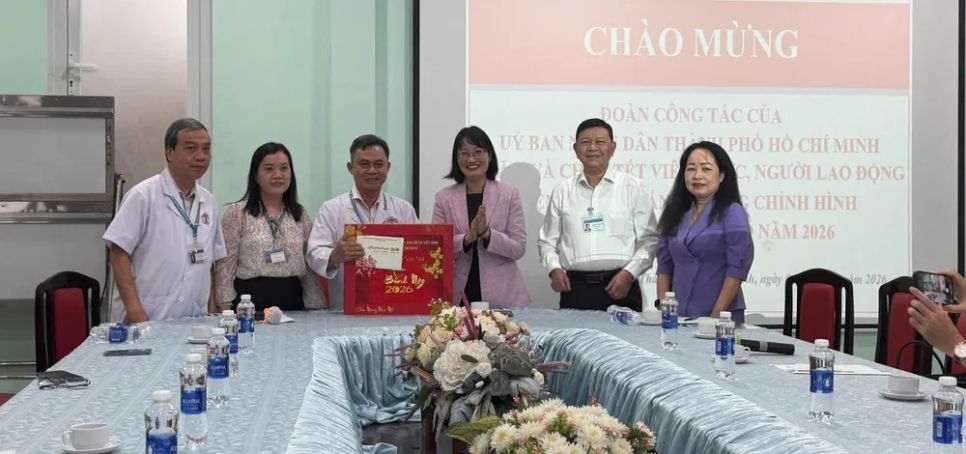 Phó Chủ tịch UBND TPHCM Trần Thị Diệu Thúy thăm, chúc mừng Bệnh viện Chấn thương Chỉnh hình TPHCM