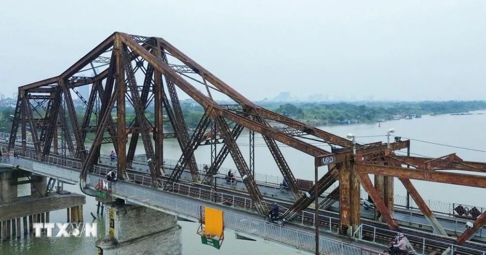 Cầu Long Biên hư hỏng nghiêm trọng, Hà Nội dừng khẩn cấp các chuyến tàu