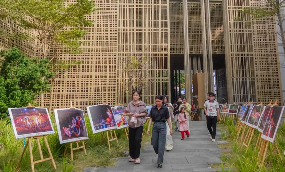 Mỗi bức ảnh là một lát cắt về đời sống, văn hóa, cảnh quan của Đà Nẵng. Ảnh: XUÂN QUỲNH