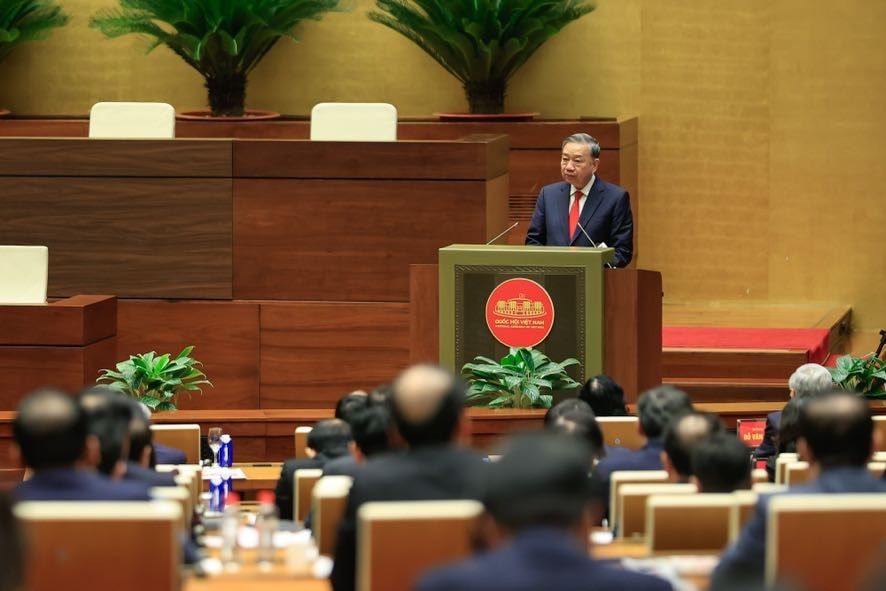 <span>Tổng Bí thư Tô Lâm nhấn mạnh thêm một số vấn đề để chuyển hóa tinh thần và tầm vóc của Nghị quyết Đại hội XIV của Đảng thành chương trình hành động thống nhất trong toàn Đảng, toàn dân và toàn quân. Ảnh: VGP/Nhật Bắc<br></span>