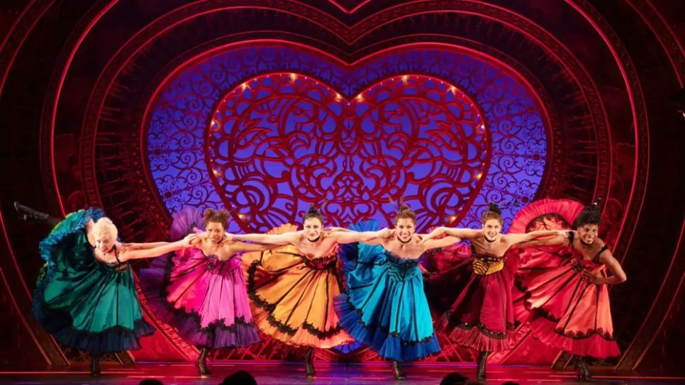Cảnh trong vở Moulin Rouge! Ảnh: New York Times